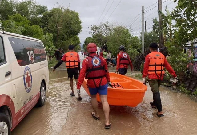 Tempestade provocou inundações repentinas em cidades costeiras | Divulgação/Cruz Vermelha Filipinas